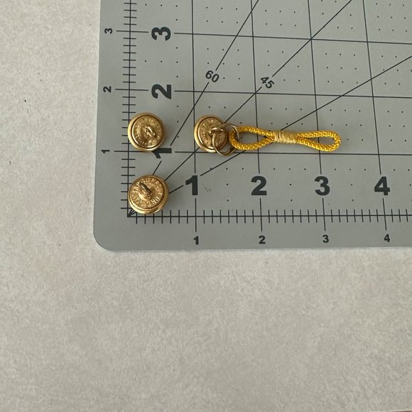 Vintage lot of 3 Waterbury and Vanguard military yellow gold plated buttons - Picture 5 of 5